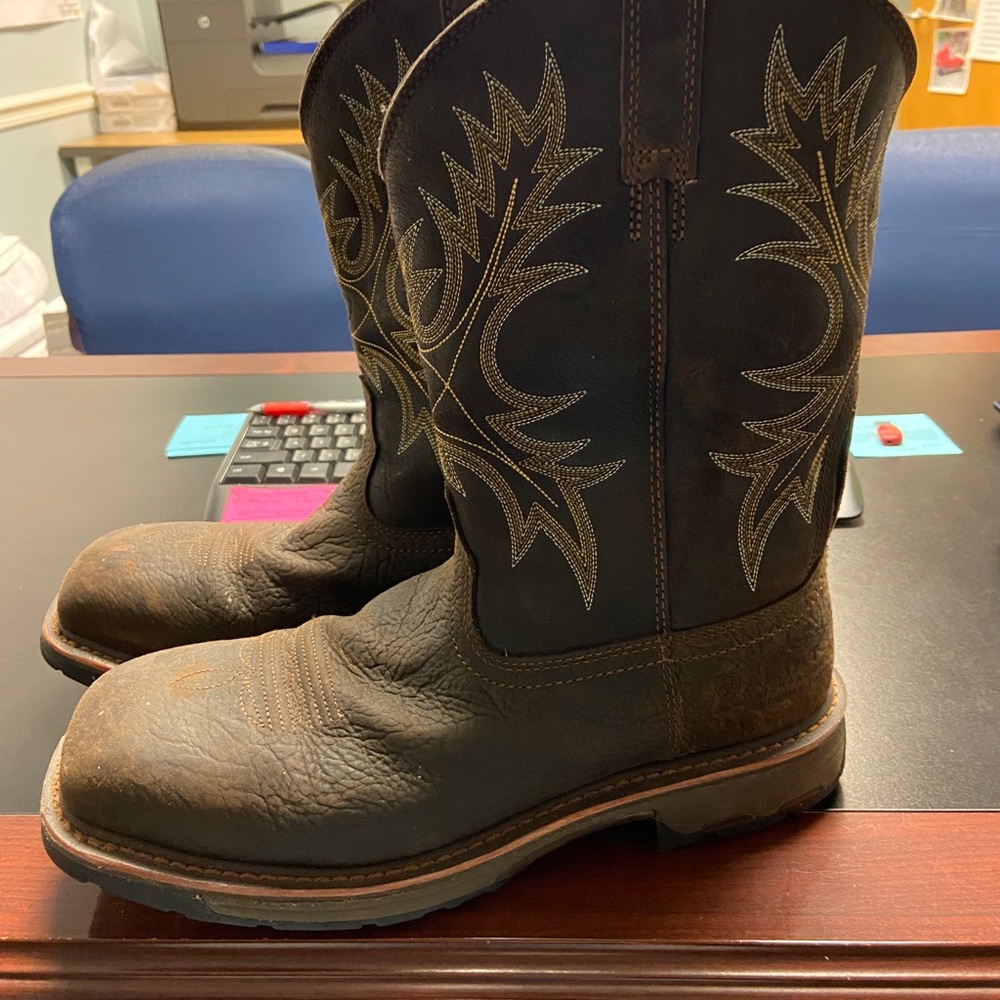 Ariat Workhog composite toe work boots. 10.5D bruin brown